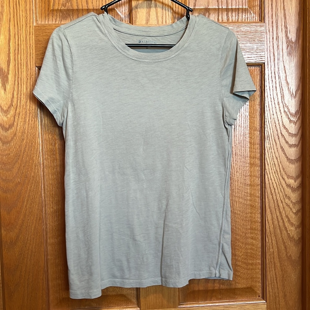 EUC 2 Athleta short sleeve in Medium